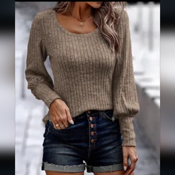 New Ribbed bishop sleeve top - Picture 3 of 7